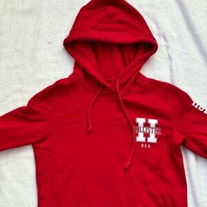 Red Hollister Hoodie BARLEY WORN Size US Small
Great Condition